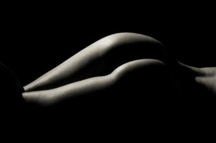 腺肌症是一种妇科常见病症，对于患者的试管代孕服务过程可能产生一定影响。但通过科学的方法和合理的调理，腺肌症患者仍然可以更容易地迎接新生命的到来。以下是关于腺肌症与试管代孕服务的相关信息